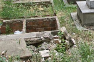 Côte dÂ’Ivoire : Il profane la tombe de son frère qui serait la source de ses malheurs !